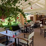 فندق Spiti Prifti 4*