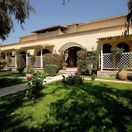 Ξενοδοχείο Spiti Prifti 4*